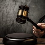 АДОЛАТ ТАНТАНАСИ: НОҚОНУНИЙ АЙБЛОВ СУД ТОМОНИДАН БЕКОР ҚИЛИНДИ, ШАХС ОҚЛАНДИ