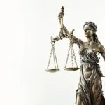 НОҲАҚ АЙБЛАНГАН ИНСПЕКТОР 15 ЙИЛДАН СЎНГ ОҚЛАНДИ